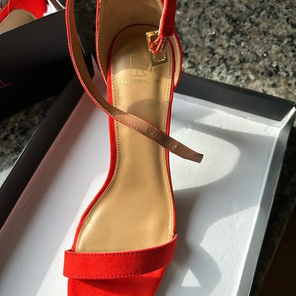 Tomato-red microsuede size 10 women’s sandals. - Picture 3 of 4